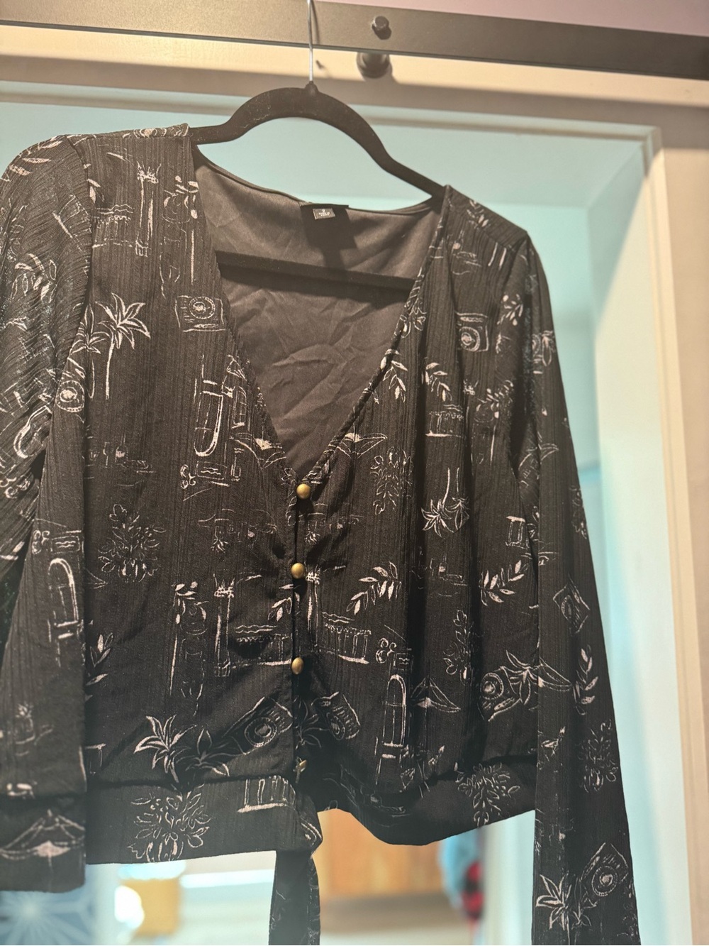 torrid Black Printed Button-Front Cropped Top